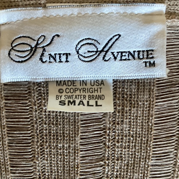 🎁Women’s sweater, tan, size small, very simple design, no closures or buttons - Picture 2 of 5